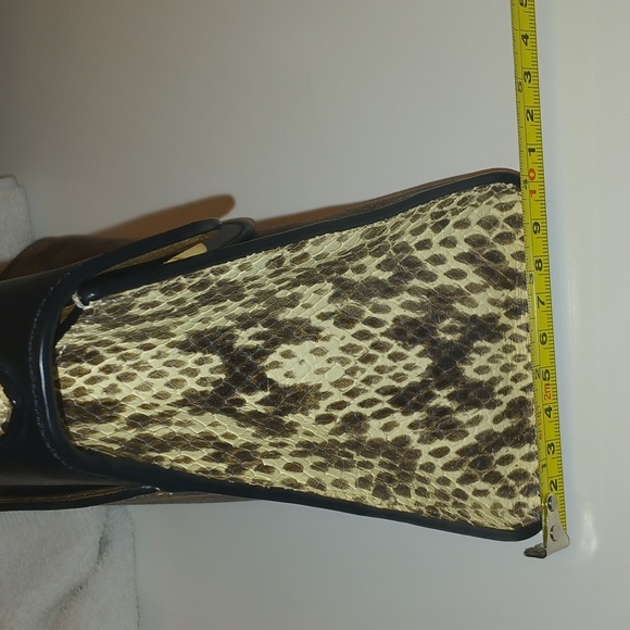 Coach Pepper - Picture 5 of 16